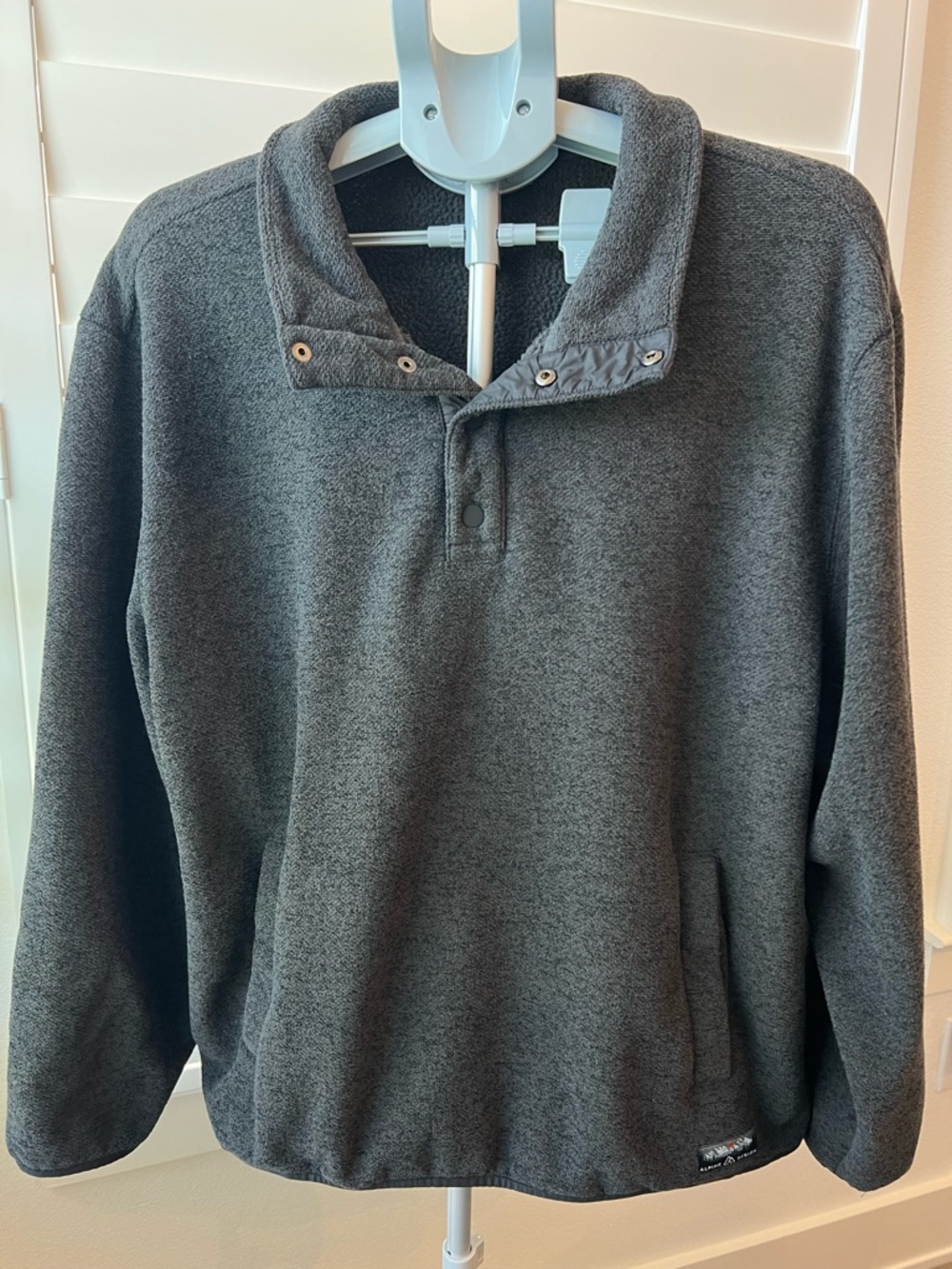 Alpine Design Retreat heathered black pullover